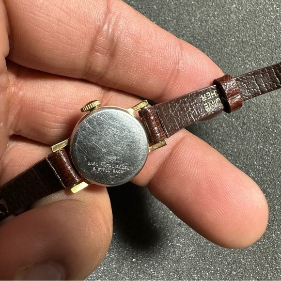 Vintage Timex 17 Jewels Ladies Gold Tone Mechanical Wind Up Watch Parts / Repair - Picture 8 of 9